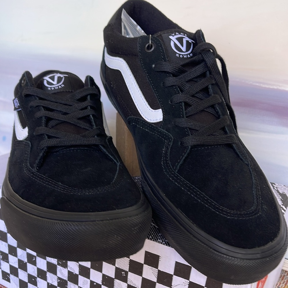 Vans WMNS Rowan
Black/Black/White
VN0A5JICB8C
Sneakers - Picture 10 of 16